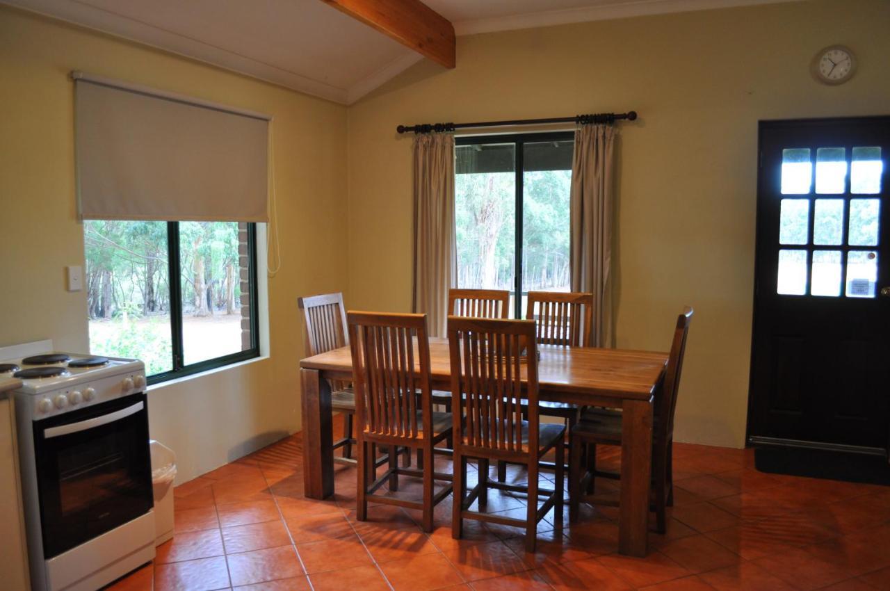 Karri Valley Chalets Pemberton Extérieur photo